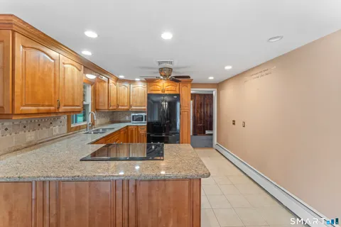 $435,000 | 5 Harbor Ridge Road, Danbury, CT 06811
