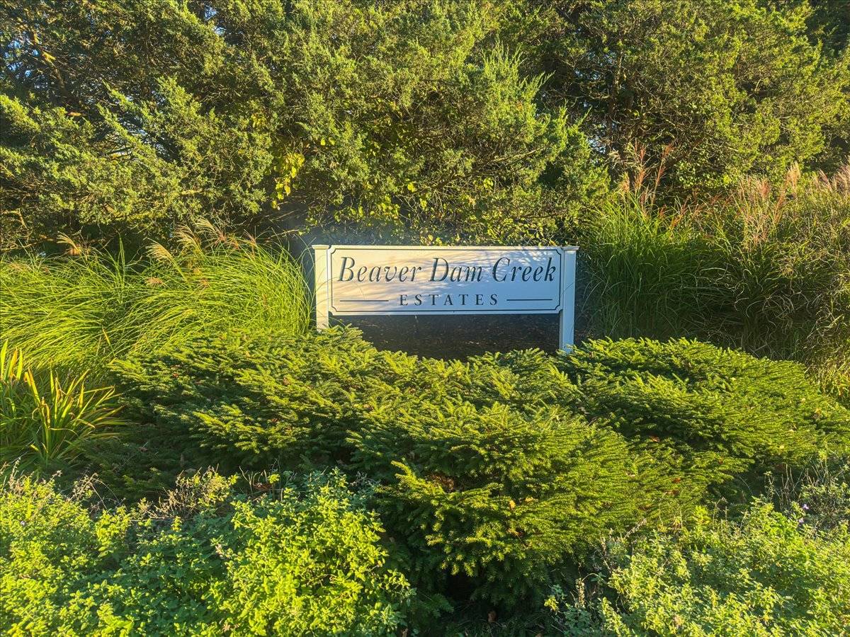 8 Fiddler Crab Trail Westhampton, NY 11977 - Photo 38 of 43 a sign that is sitting in front of a tree
