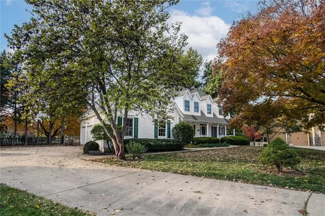 $540,000 | 2913 Southwest 11th Street, Lee's Summit, MO 64081