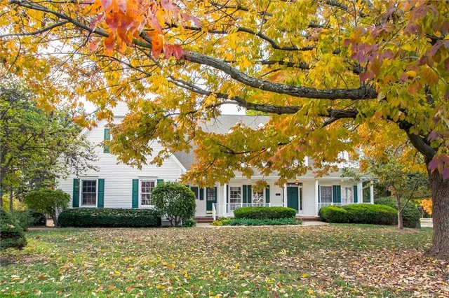 $540,000 | 2913 Southwest 11th Street, Lee's Summit, MO 64081