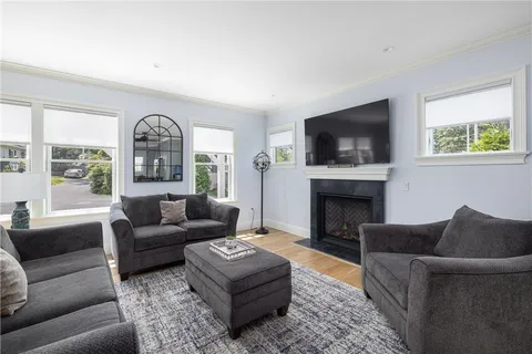 $1,395,000 | 3 Oak Street, Middletown, RI 02842
