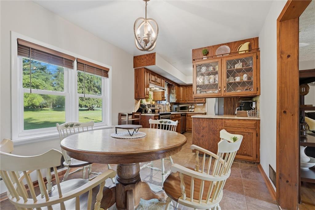 915 North Keel Ridge Road Hermitage, PA 16148 - Photo 4 of 35