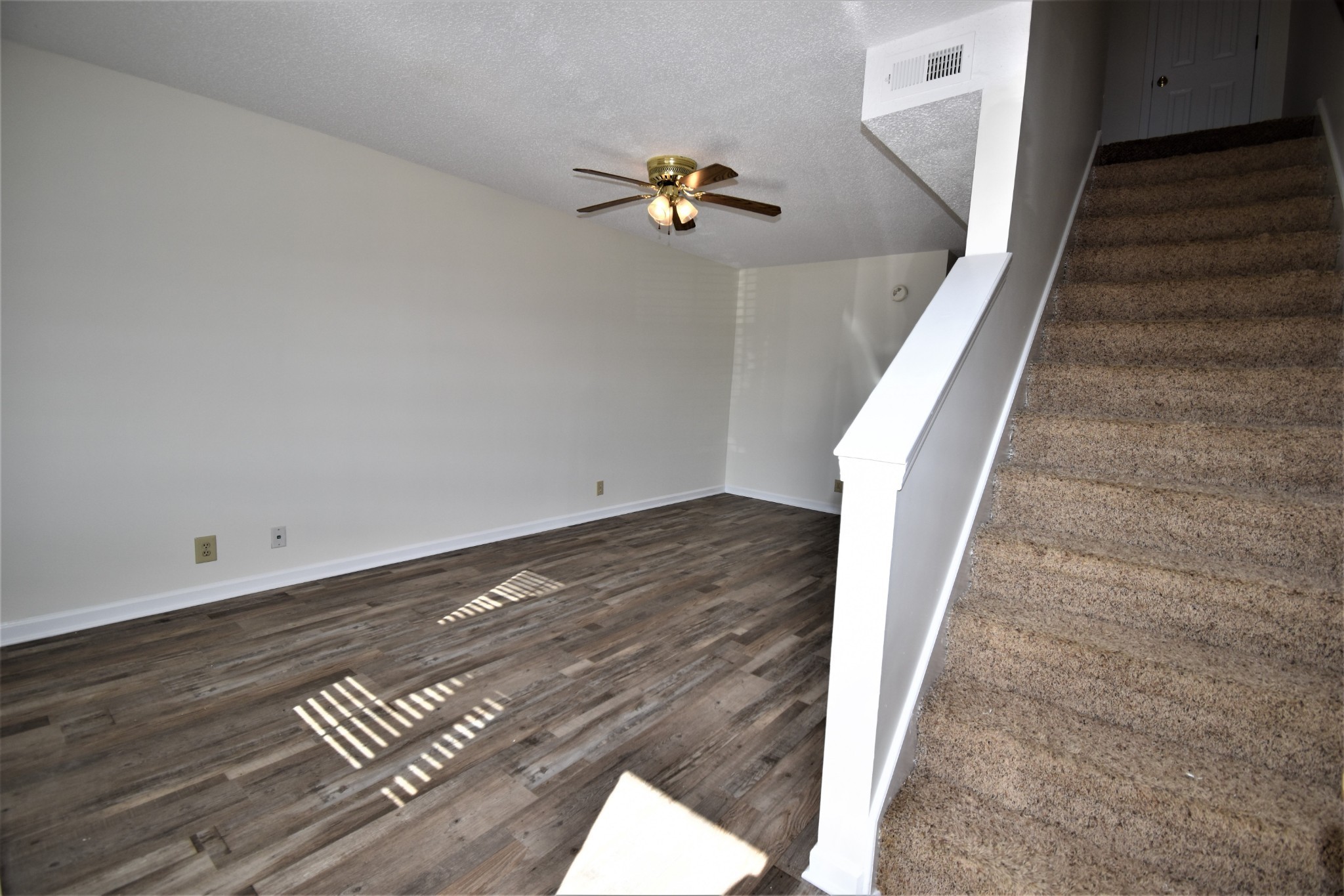 295 Raleigh Drive, Unit D Clarksville, TN 37043 - Photo 2 of 20