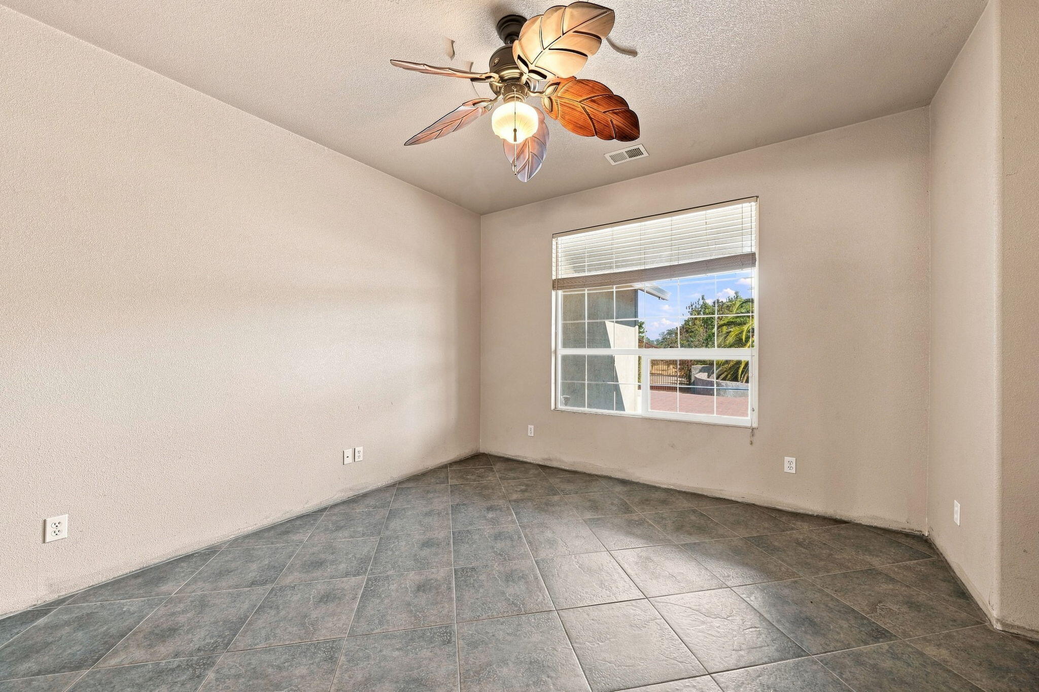 11574 Quartz Hill Road Redding, CA 96003 - Photo 15 of 37 21-web-or-mls-BiggerFlow Real Estate Med
