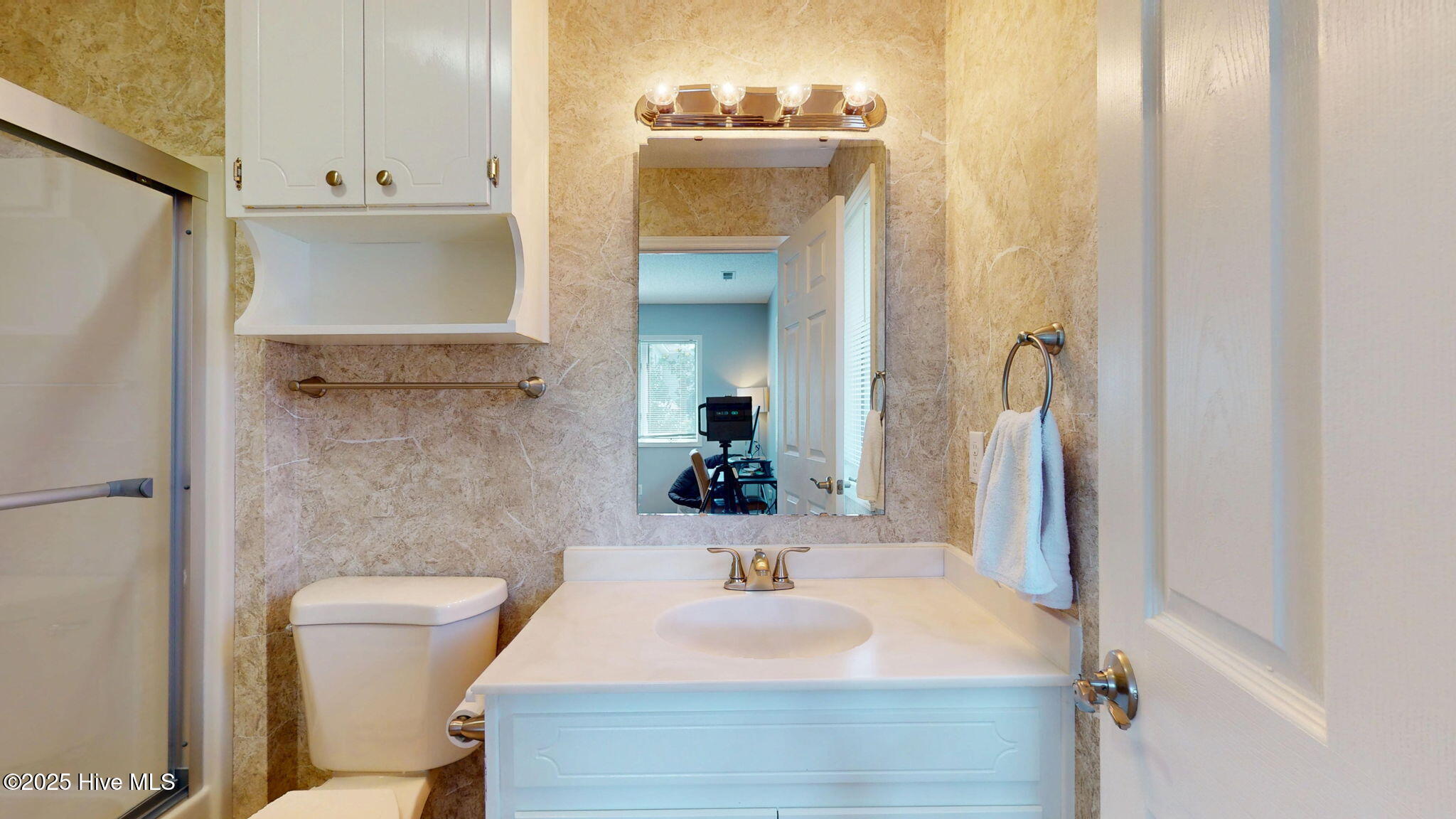 5410 Trade Winds Road New Bern, NC 28560 - Photo 26 of 66 Guest bath for BR2