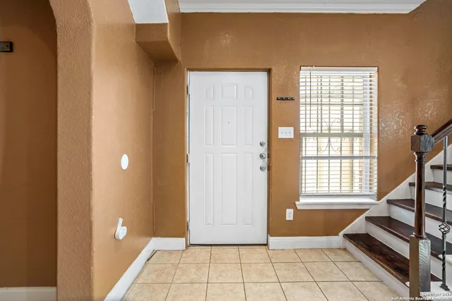 $1,400 | 236 East Dullnig Court, Unit 2, San Antonio, TX 78223