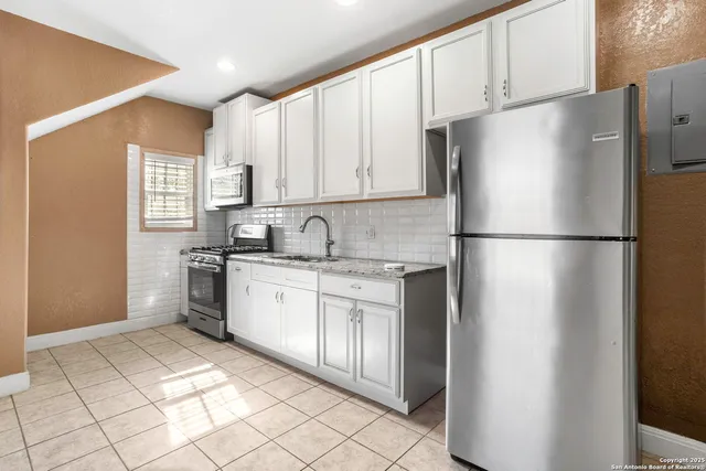 $1,400 | 236 East Dullnig Court, Unit 2, San Antonio, TX 78223