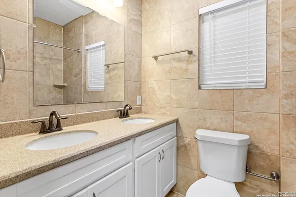 $1,000 | 236 East Dullnig Court, Unit 2, San Antonio, TX 78223