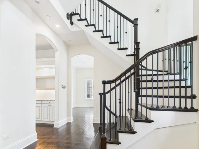 $2,100,000 | 1242 West Dickens Avenue, Chicago, IL 60614