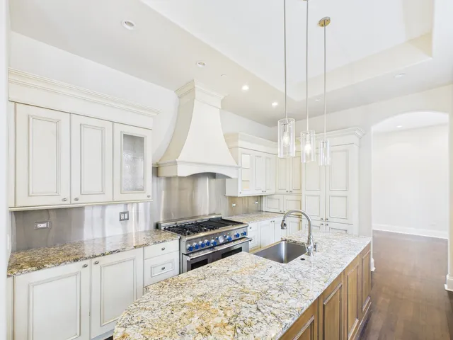 $2,100,000 | 1242 West Dickens Avenue, Chicago, IL 60614