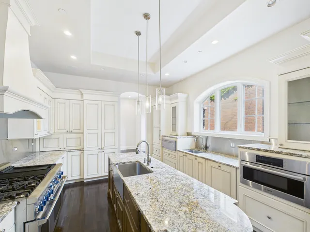 $2,100,000 | 1242 West Dickens Avenue, Chicago, IL 60614