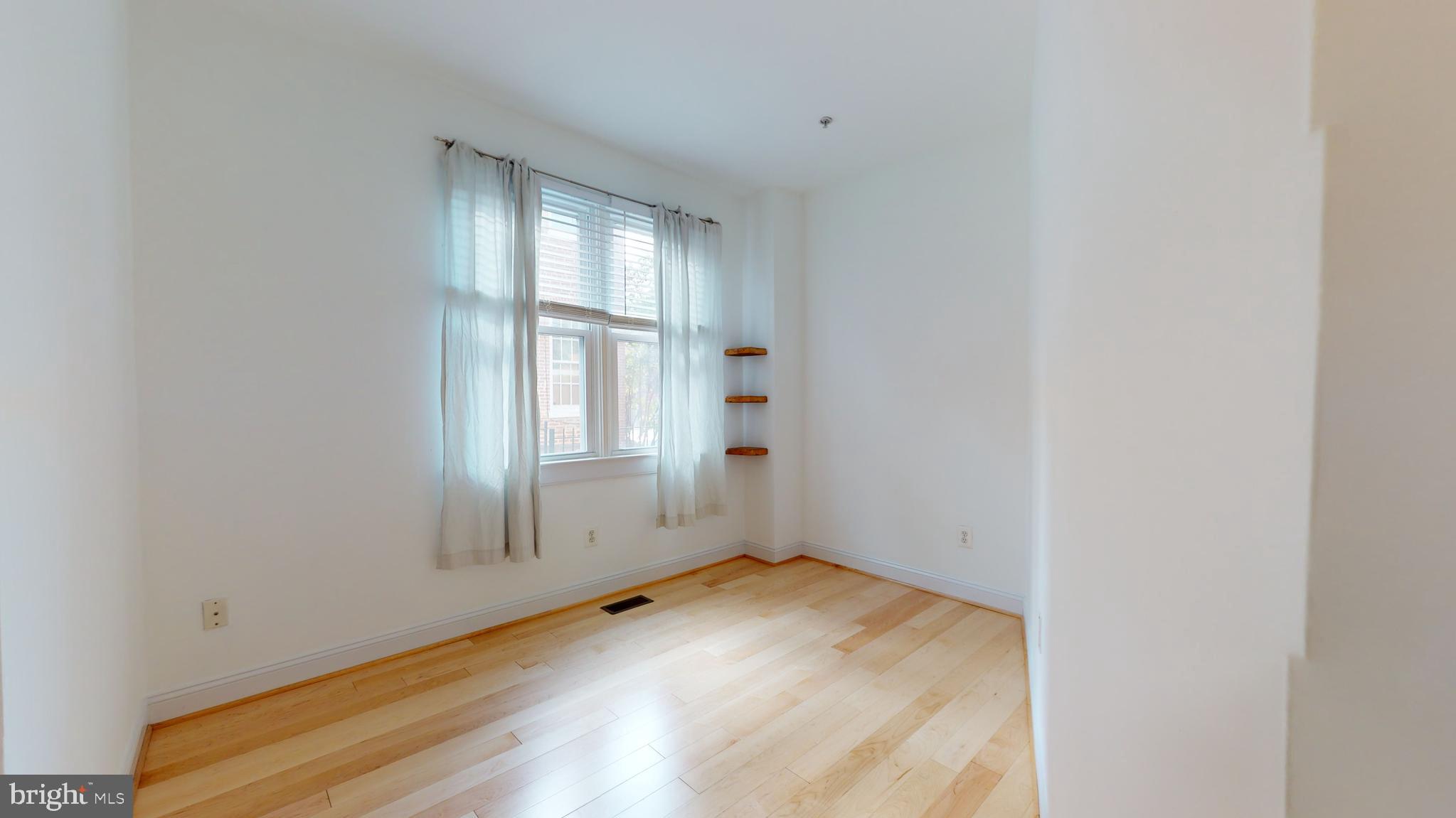 27 Logan Circle Northwest, Unit 13 Washington, DC 20005 - Photo 18 of 35