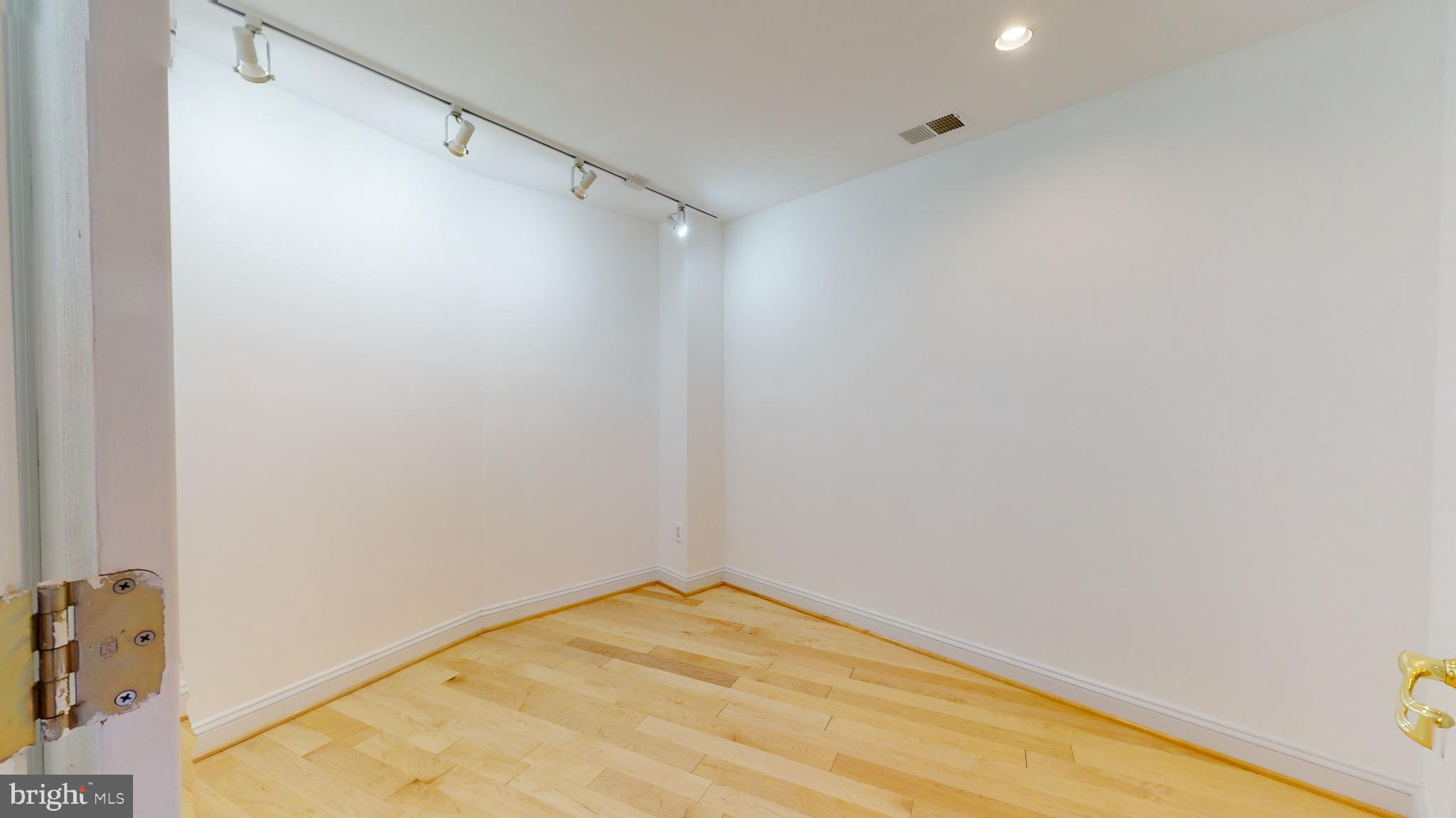 27 Logan Circle Northwest, Unit 13 Washington, DC 20005 - Photo 3 of 35