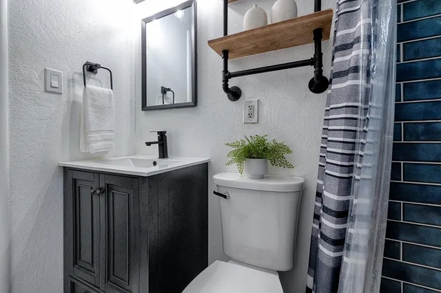 $438,000 | 5631 Engle Road, Carmichael, CA 95608