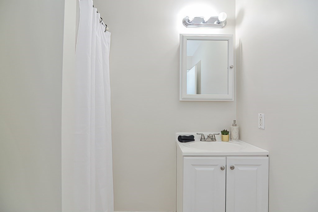 87 Broad Street, Unit 2 Lynn, MA 01902 - Photo 19 of 28 a bathroom with a sink and vanity