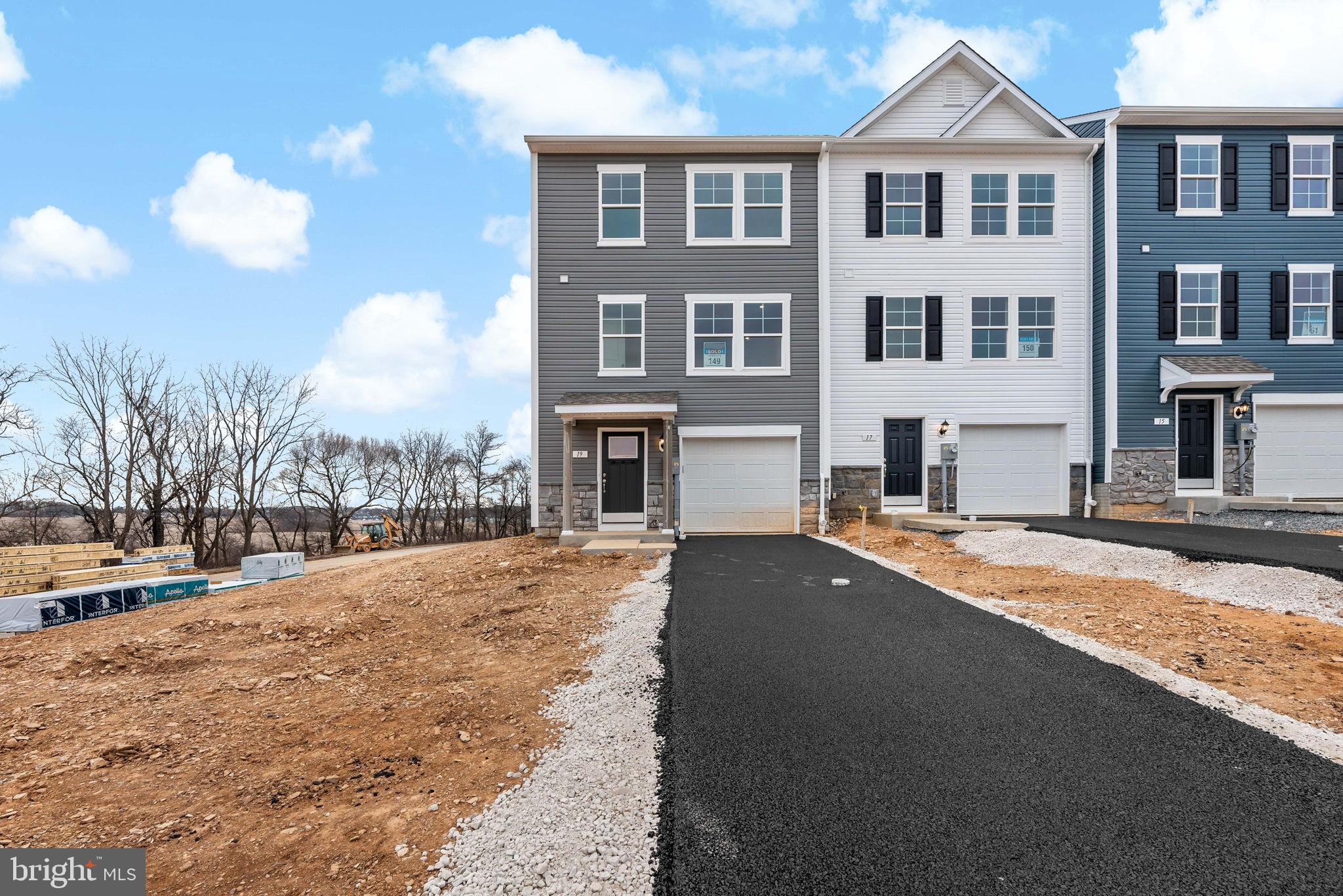 19 Angus Drive Hanover, PA 17331 - Photo 2 of 29