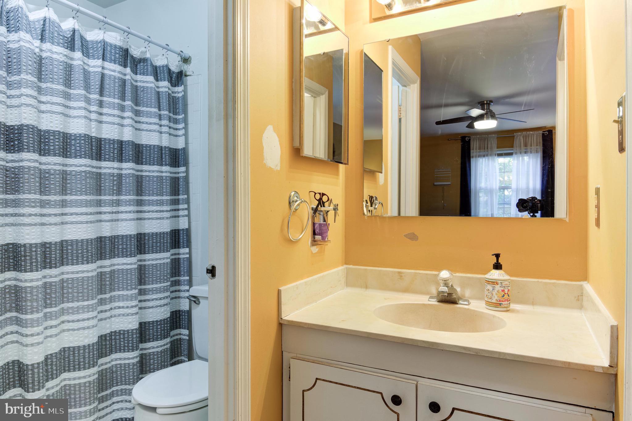 7915 Laural Valley Way Springfield, VA 22153 - Photo 11 of 19 Master bath with a walk in closet adjacent.