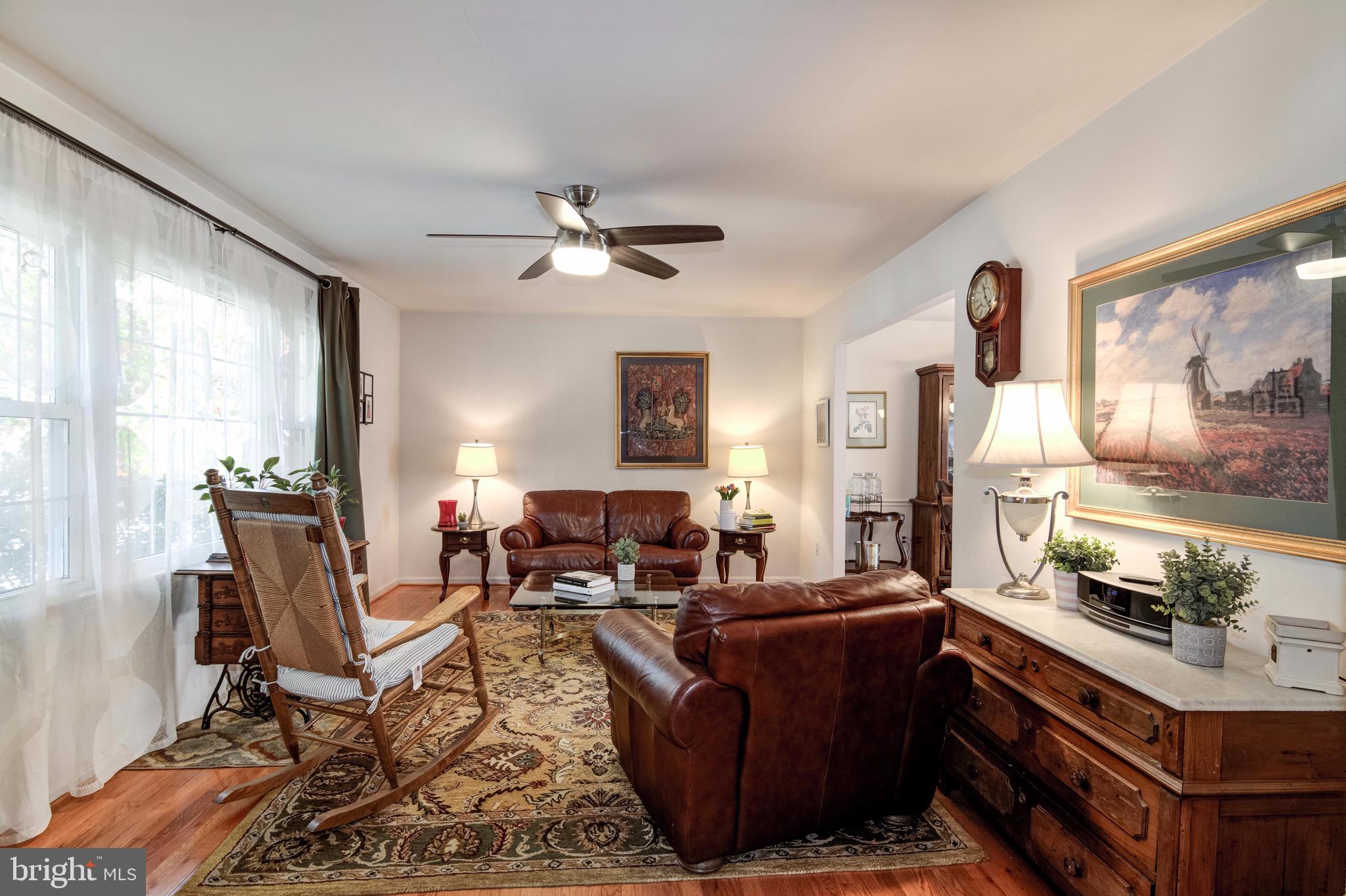 7915 Laural Valley Way Springfield, VA 22153 - Photo 4 of 19 Living Room