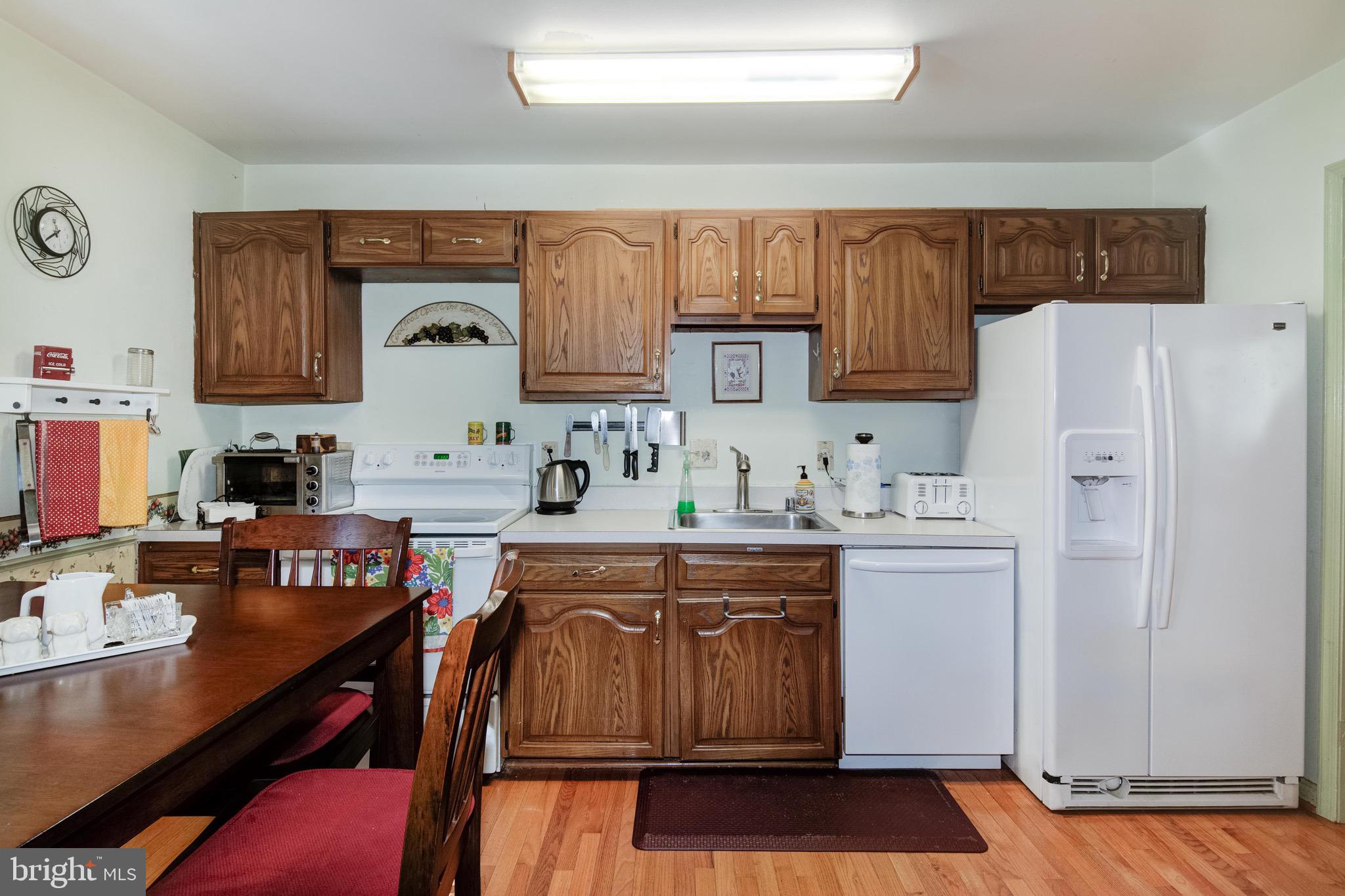 7915 Laural Valley Way Springfield, VA 22153 - Photo 8 of 19 Kitchen