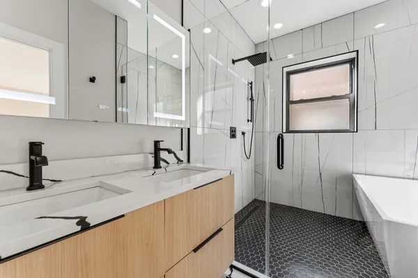 $5,500 | 7516 North Eastlake Terrace, Unit 3, Chicago, IL 60626