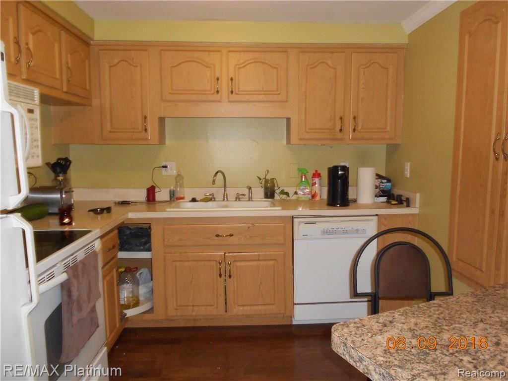 2396 West Wardlow Road Highland, MI 48357 - Photo 6 of 13 88916 008.JPG