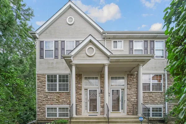 $3,000 | 62 East Clare Court, Unit 62, Palatine, IL 60067