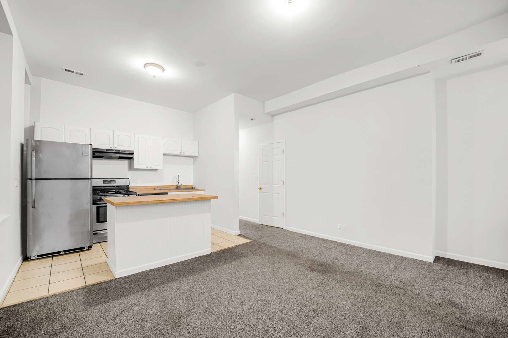 752 East 43rd Street, Unit 2E Chicago, IL 60653 - Photo 6 of 20 a kitchen with a refrigerator sink and white stove