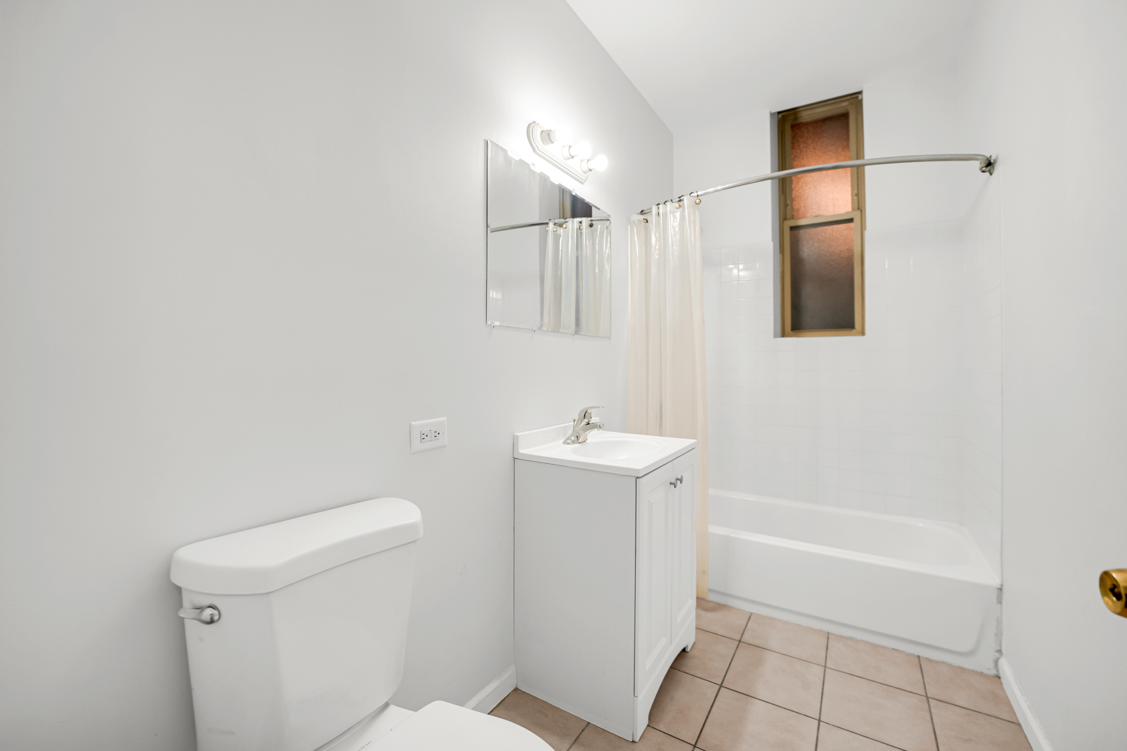 752 East 43rd Street, Unit 2E Chicago, IL 60653 - Photo 10 of 20 a bathroom with a sink a toilet and shower