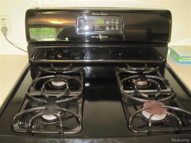 3155 Range Road Port Huron, MI 48060 - Photo 5 of 23 31213023-7.jpg