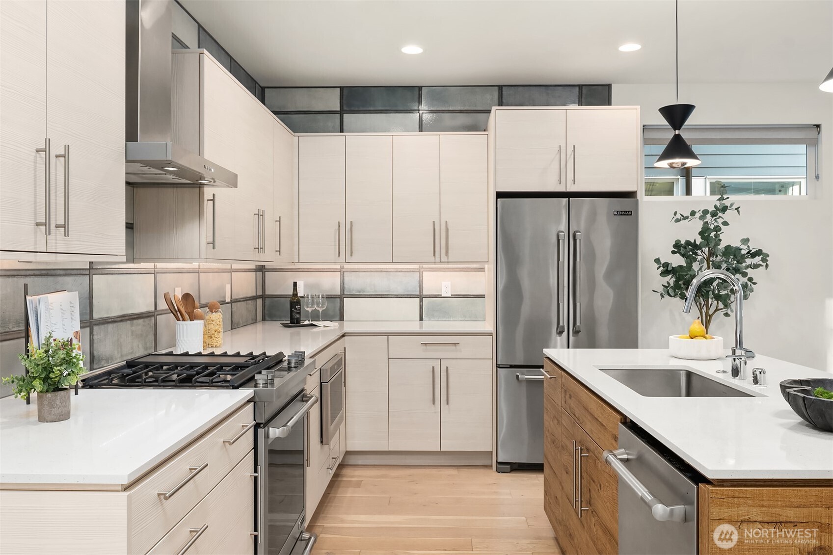 2617 3rd Avenue West Seattle, WA 98119 - Photo 8 of 30