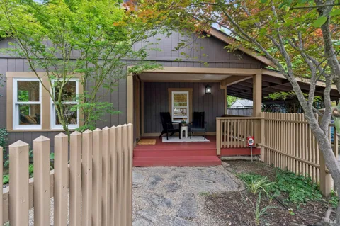 $1,100,000 | 236 Powell Avenue, Healdsburg, CA 95448