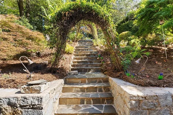 $1,649,000 | 561 Peachtree Battle Avenue Northwest, Atlanta, GA 30305