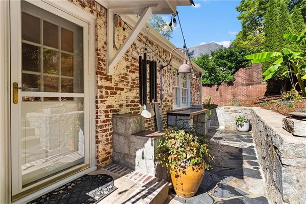 $1,649,000 | 561 Peachtree Battle Avenue Northwest, Atlanta, GA 30305