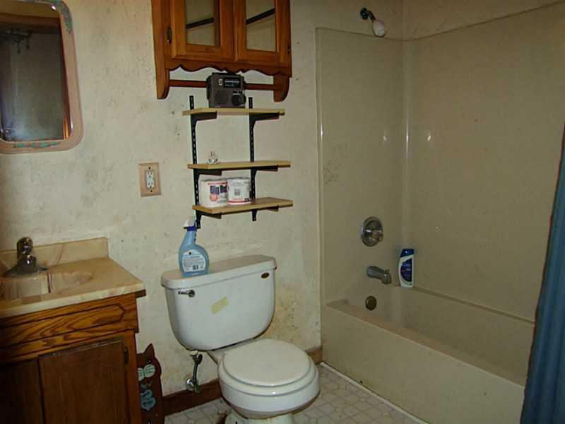 7526 Brehob Road Indianapolis, IN 46217 - Photo 8 of 16 Gallery Image 8