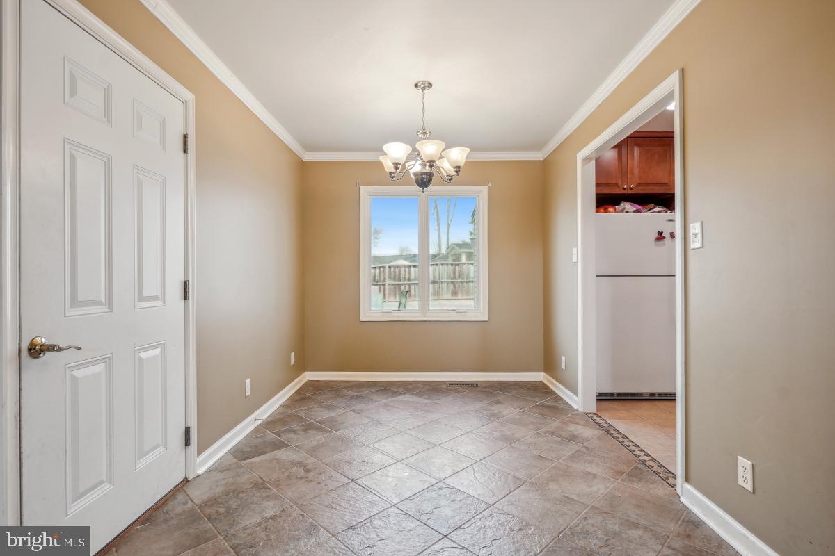 228 West Ash Road Sterling, VA 20164 - Photo 8 of 29 Dining Area