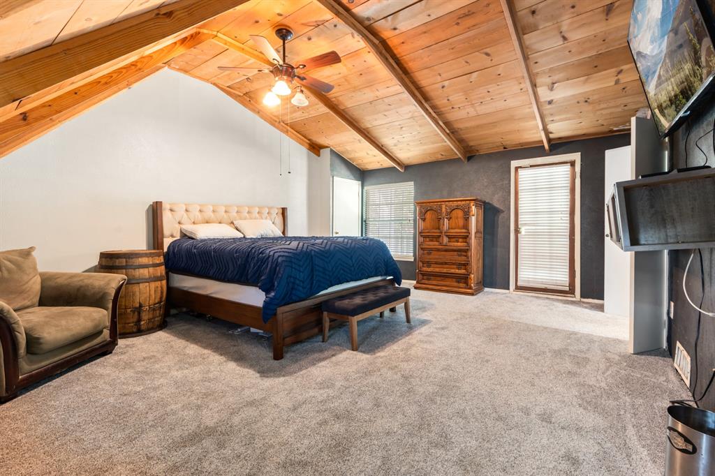 1504 Maple Street Irving, TX 75060 - Photo 19 of 40 Upstairs