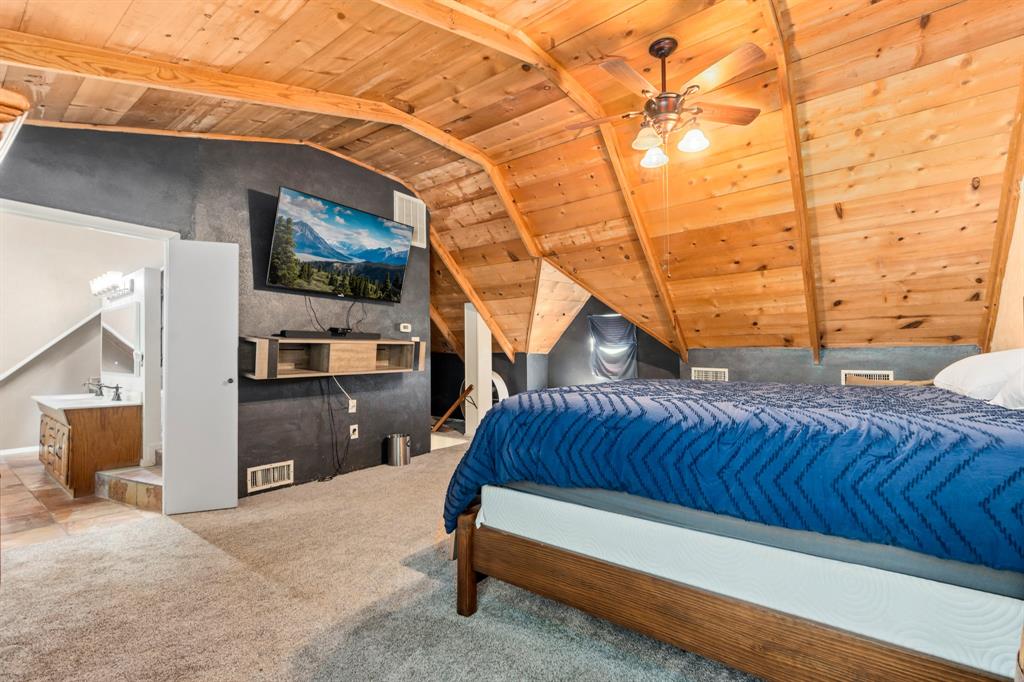 1504 Maple Street Irving, TX 75060 - Photo 20 of 40 Upstairs