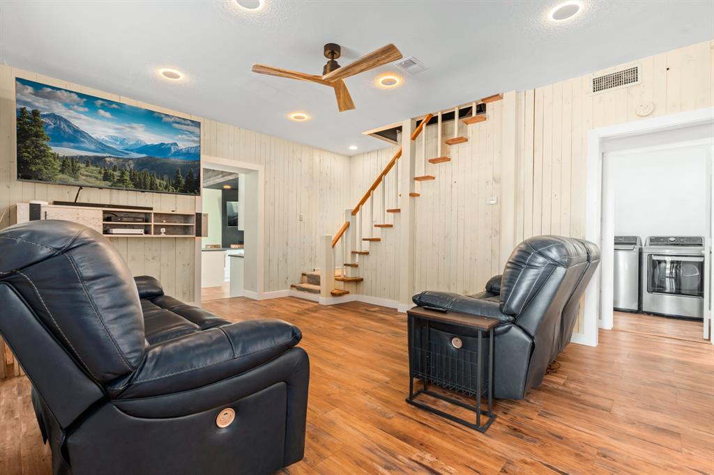 1504 Maple Street Irving, TX 75060 - Photo 4 of 40