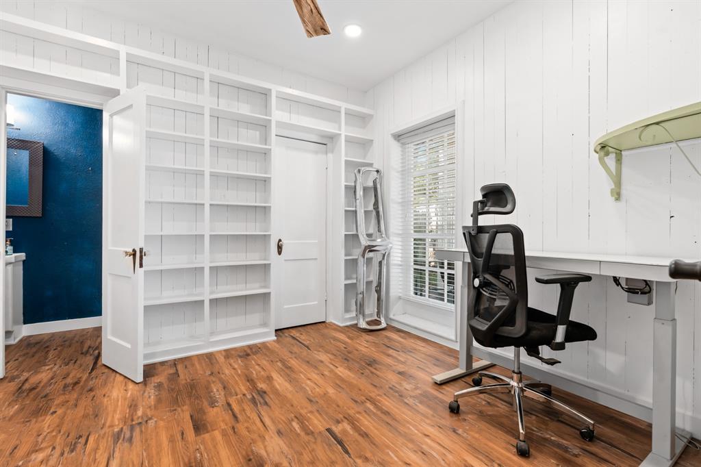 1504 Maple Street Irving, TX 75060 - Photo 6 of 40 br 1 downstairs