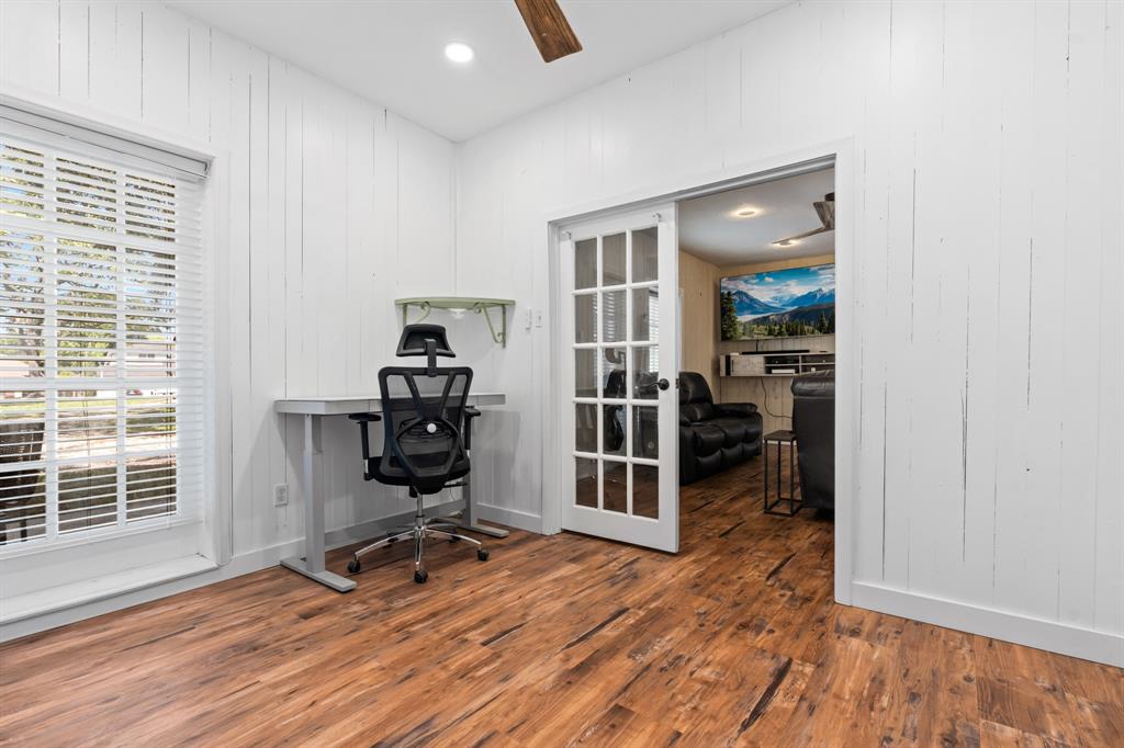 1504 Maple Street Irving, TX 75060 - Photo 7 of 40 br 1 downstairs