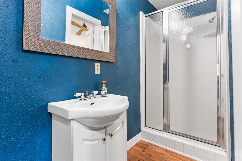 1504 Maple Street Irving, TX 75060 - Photo 8 of 40