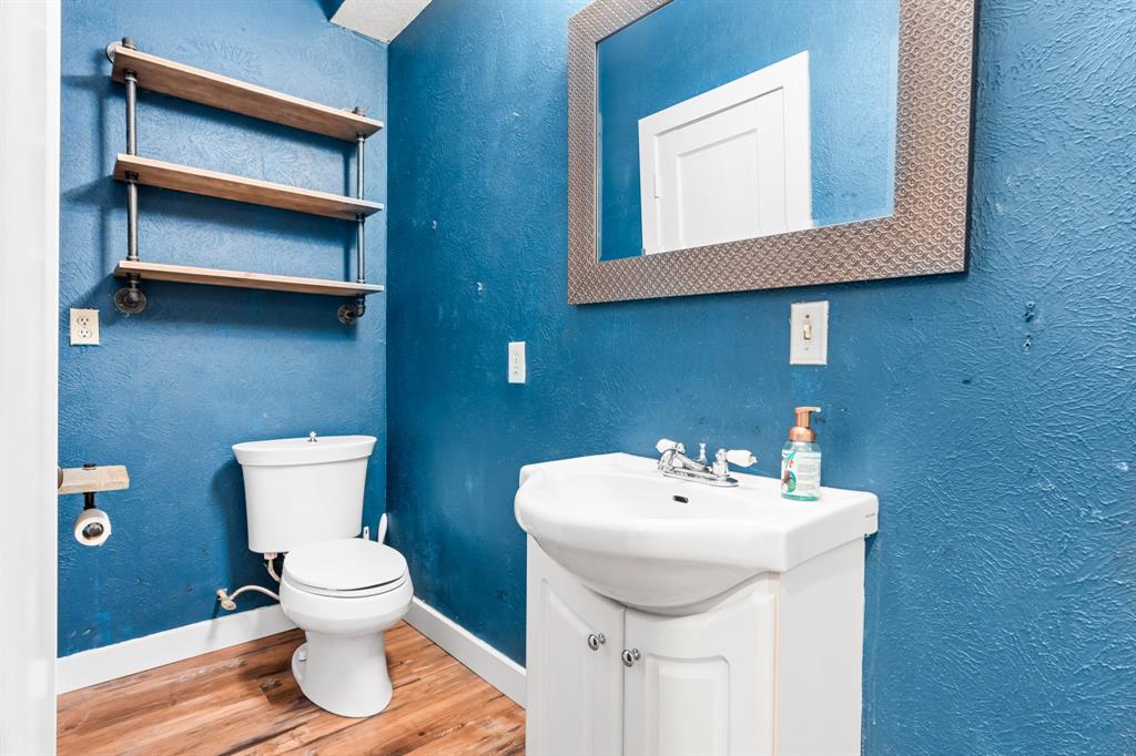 1504 Maple Street Irving, TX 75060 - Photo 9 of 40