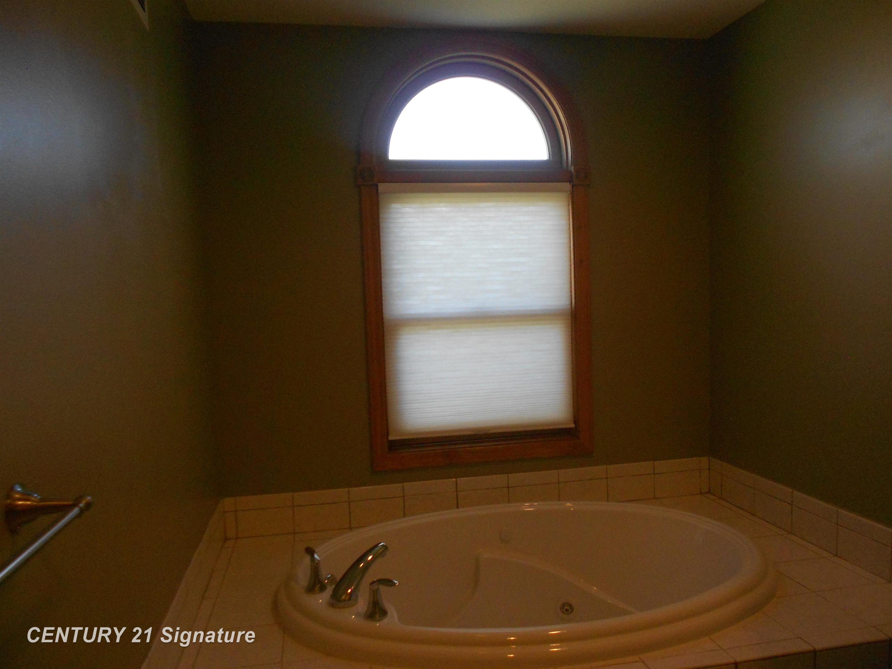 10233 Sarle Road Freeland, MI 48623 - Photo 16 of 38