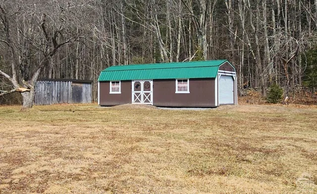 a view of livingroom with washer and dryer