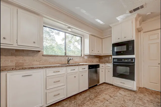 $2,275 | 1746 Cloister Drive, Unit 21, Crosby, TX 77532