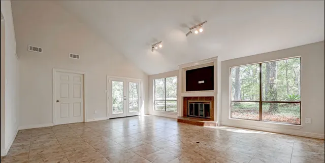 $2,275 | 1746 Cloister Drive, Unit 21, Crosby, TX 77532