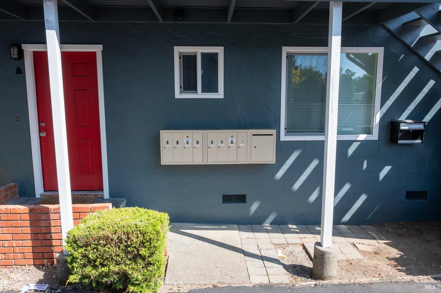131 Kent Avenue Kentfield, CA 94904 - Photo 8 of 21 a view of a backyard