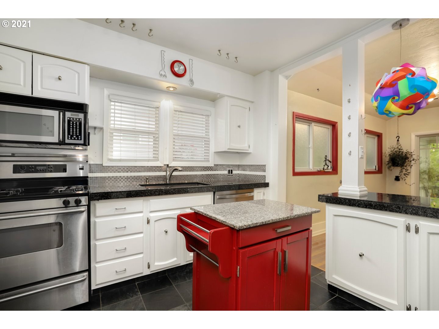 815 Southwest Taylors Ferry Road Portland, OR 97219 - Photo 11 of 29 Gallery Image 11