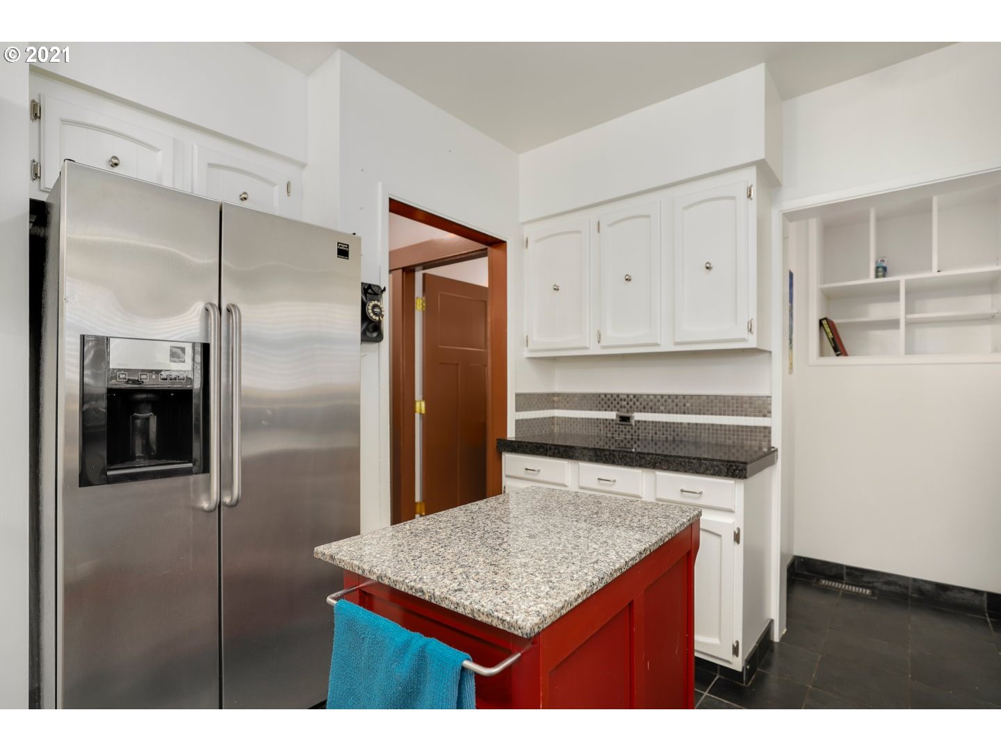 815 Southwest Taylors Ferry Road Portland, OR 97219 - Photo 13 of 29 Gallery Image 13