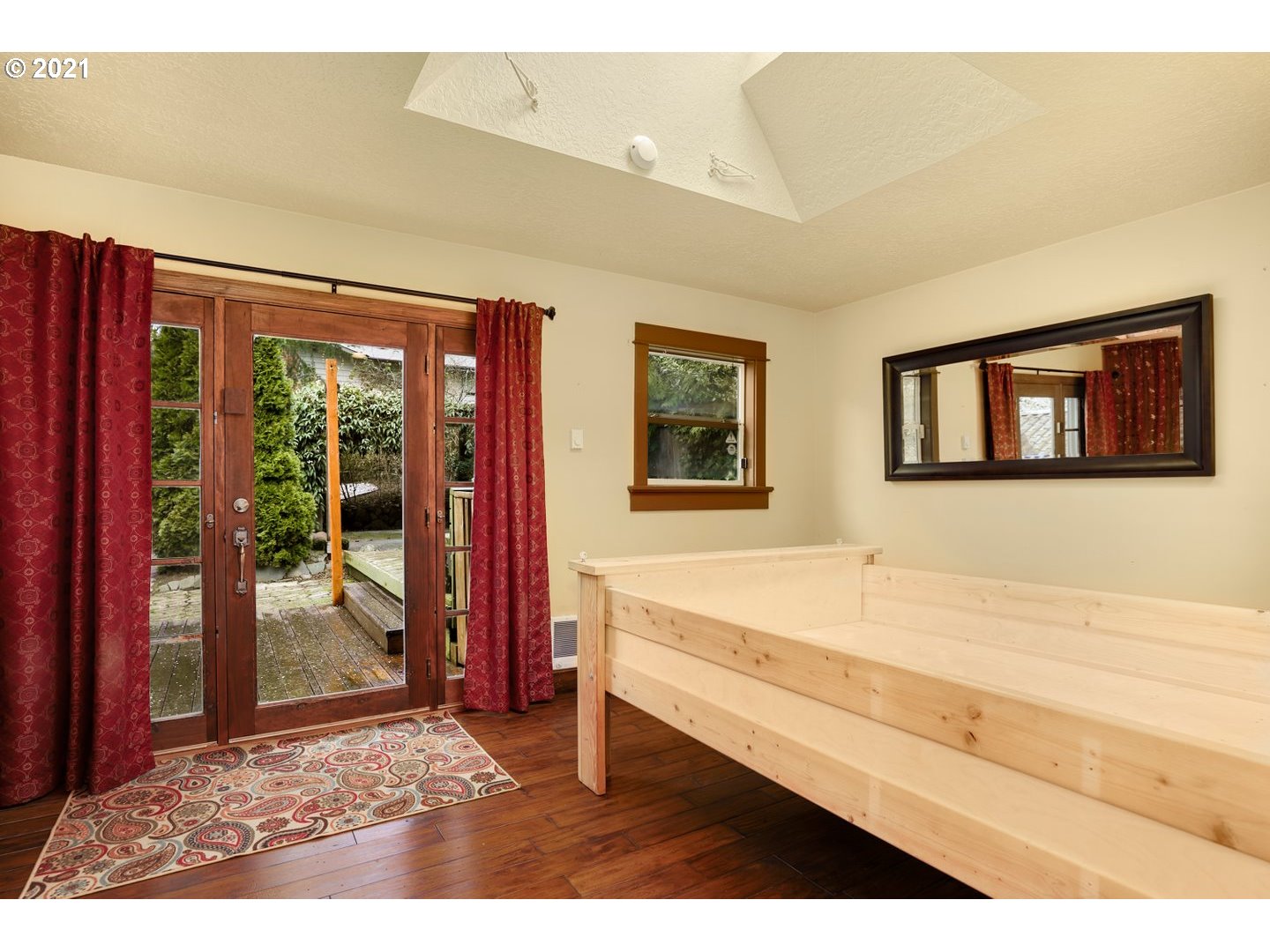 815 Southwest Taylors Ferry Road Portland, OR 97219 - Photo 18 of 29 Gallery Image 18